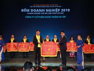 Dược Hà Tây vinh dự nhận Cờ thi đua cho thành tích toàn diện năm 2018 của UBND thành phố Hà Nội